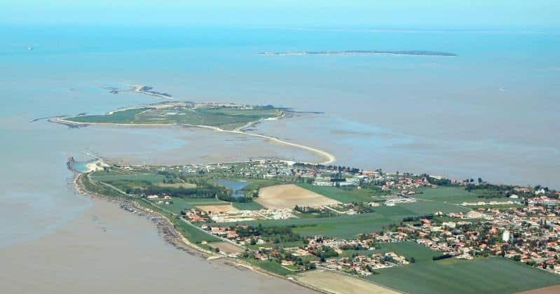 Chalet agréable en bord en de mer. Port-des-Barques Extérieur photo