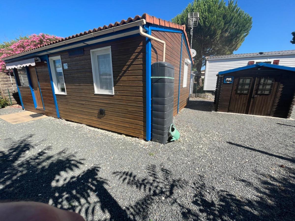 Chalet agréable en bord en de mer. Port-des-Barques Extérieur photo