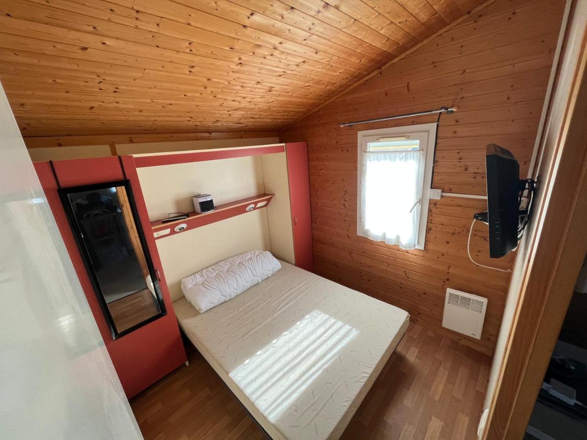 Chalet agréable en bord en de mer. Port-des-Barques Extérieur photo