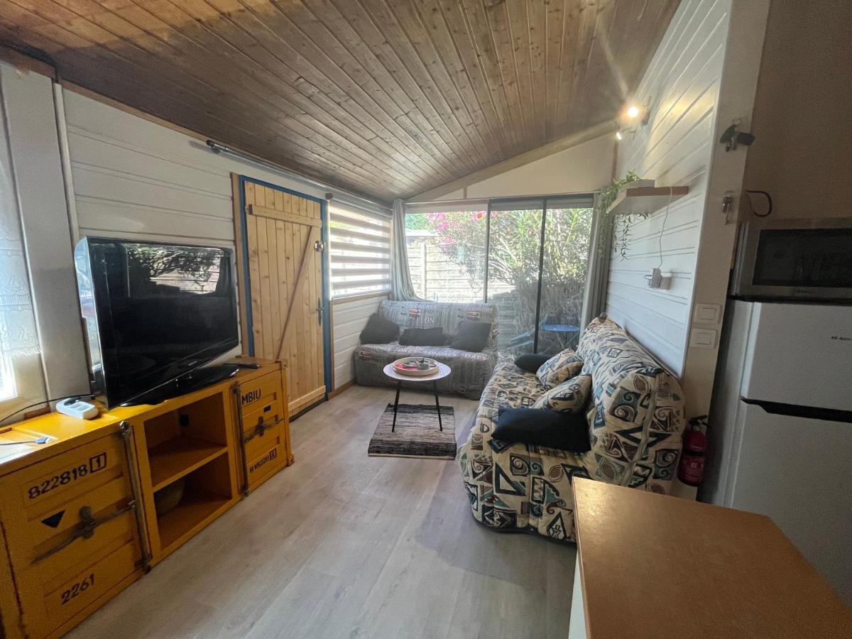 Chalet agréable en bord en de mer. Port-des-Barques Extérieur photo