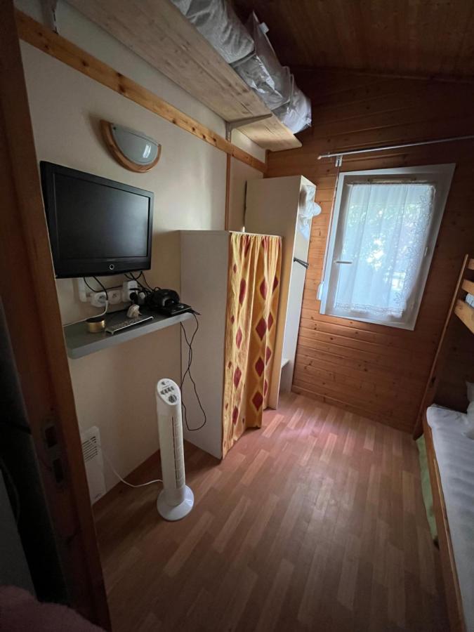 Chalet agréable en bord en de mer. Port-des-Barques Extérieur photo