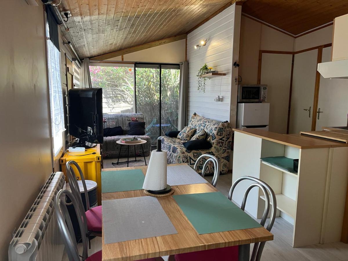Chalet agréable en bord en de mer. Port-des-Barques Extérieur photo