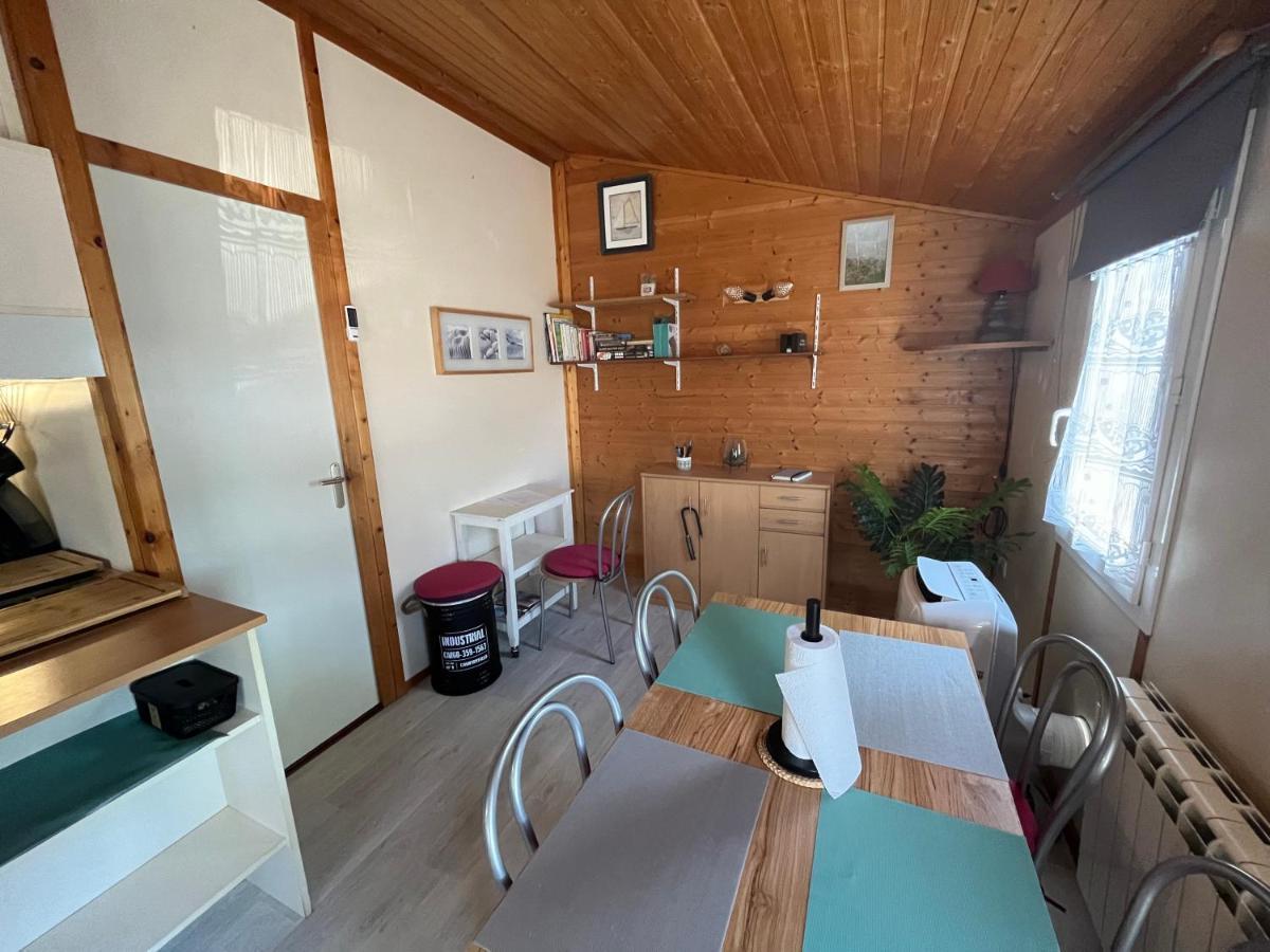 Chalet agréable en bord en de mer. Port-des-Barques Extérieur photo