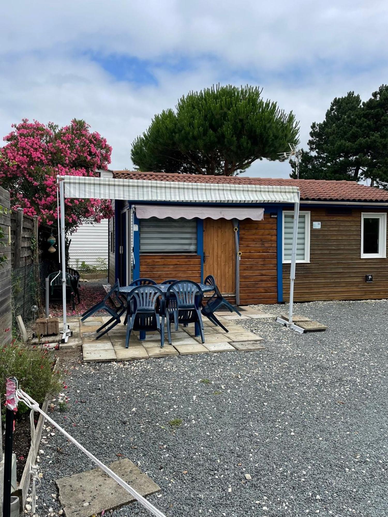 Chalet agréable en bord en de mer. Port-des-Barques Extérieur photo